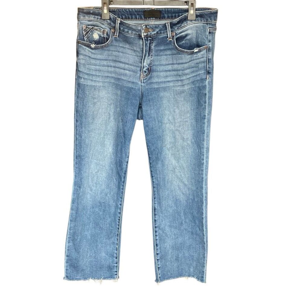 Buckle Women's Straight Leg Jeans in Light Blue Wash